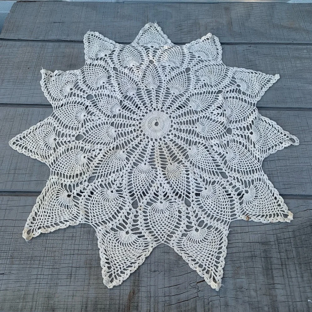 Vintage White Pineapple Crochet Lace Tablecloth Topper Starburst Large Doily 26”